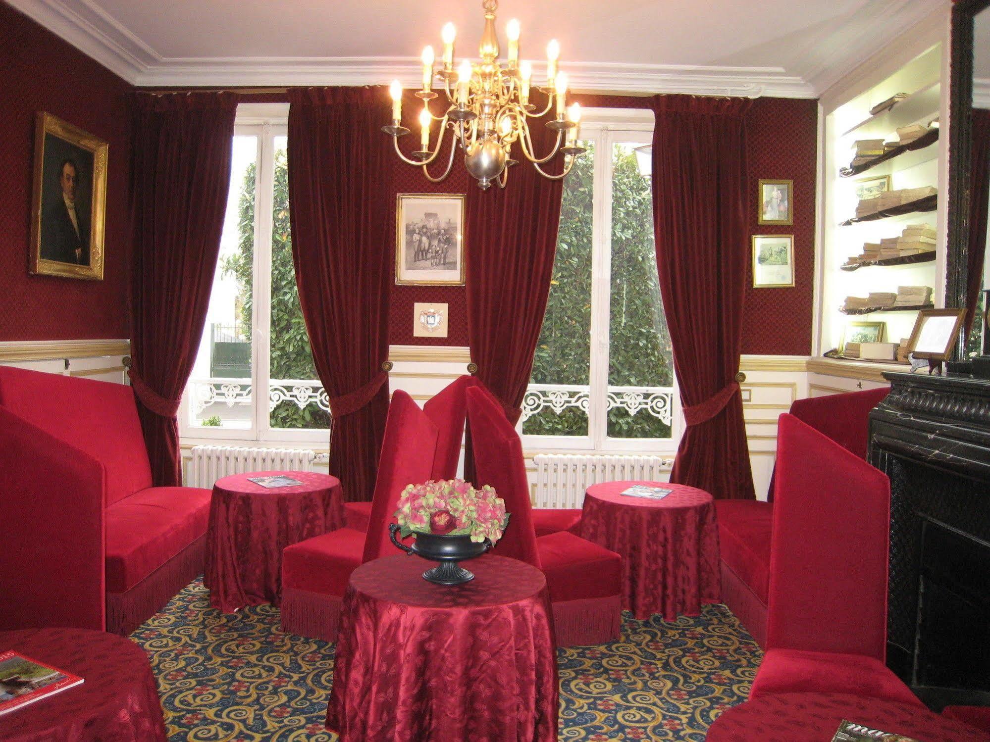 Les Maréchaux Hotel 3*